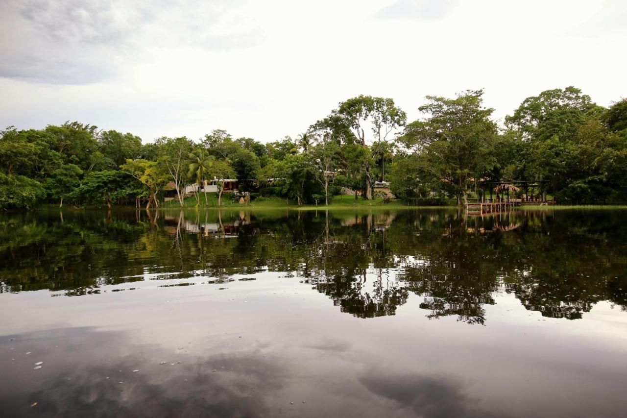Villa Maya Флорес Екстериор снимка